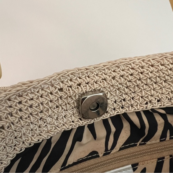 Vintage white cream crochet handbag summer vacation beach purse acetate handles - Picture 14 of 14